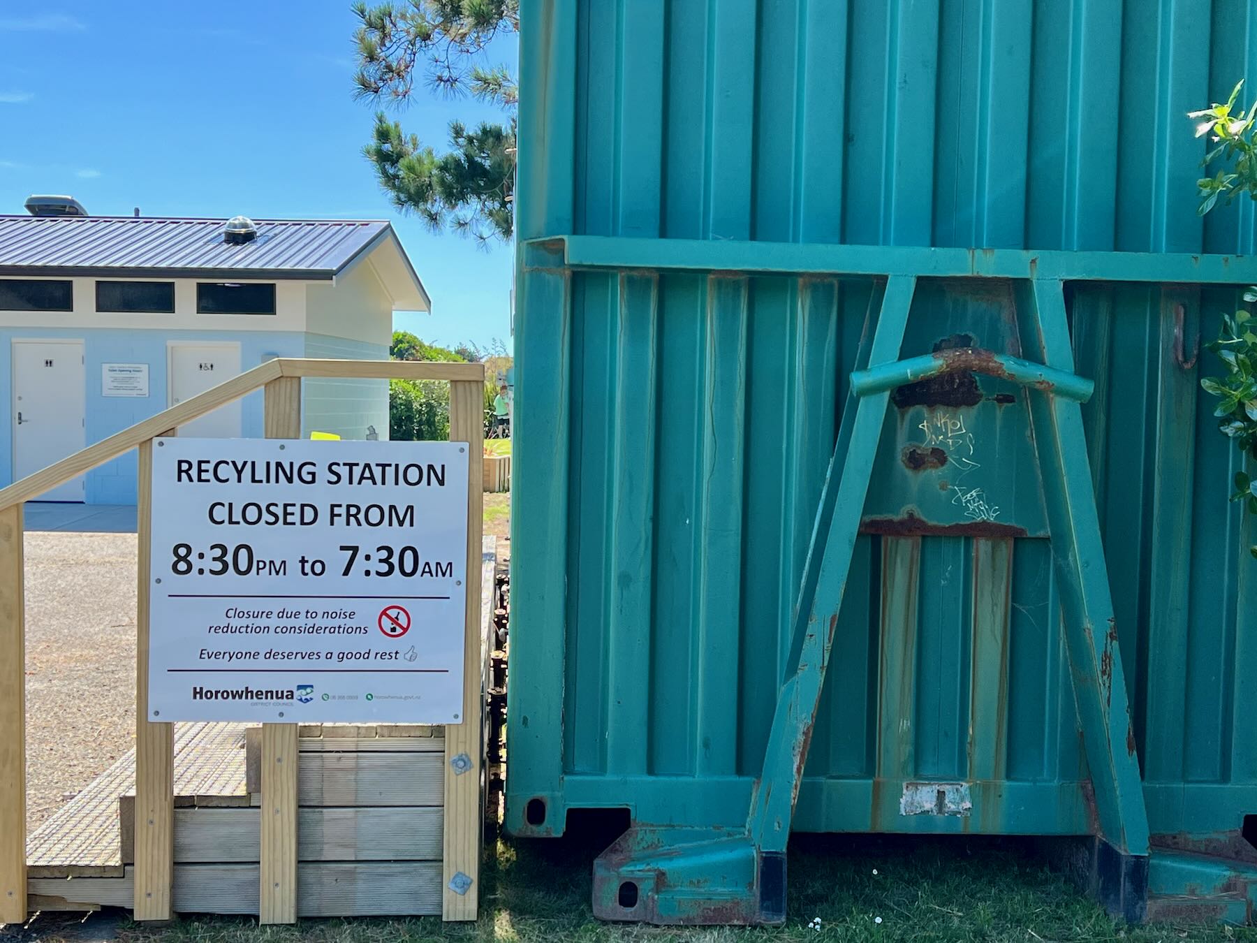 Sign: RECYLING STATION CLOSED FROM 8:30PM to 7:30AM Closure due to noise reduction considerations Everyone deserves a good rest